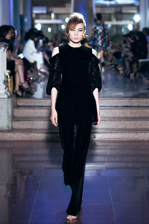 "Bà mẹ 1 con" Hồng Quế tròn trịa vẫn xinh đẹp rạng ngời khi trở lại sàn diễn - 4