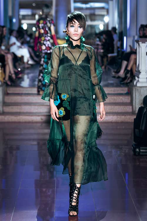 "Bà mẹ 1 con" Hồng Quế tròn trịa vẫn xinh đẹp rạng ngời khi trở lại sàn diễn - 9