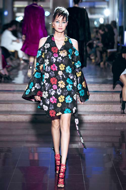 "Bà mẹ 1 con" Hồng Quế tròn trịa vẫn xinh đẹp rạng ngời khi trở lại sàn diễn - 3