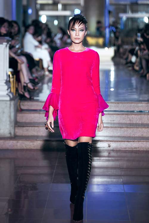 "Bà mẹ 1 con" Hồng Quế tròn trịa vẫn xinh đẹp rạng ngời khi trở lại sàn diễn - 10