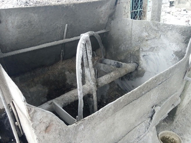 Một phụ nữ xấu số bị cuốn vào máy trộn bê tông - 2