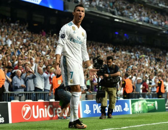 Ronaldo bùng nổ lập kỷ lục: Bịt miệng đối thủ, toan tính &#34;cáo già&#34; tuổi 32 - 2