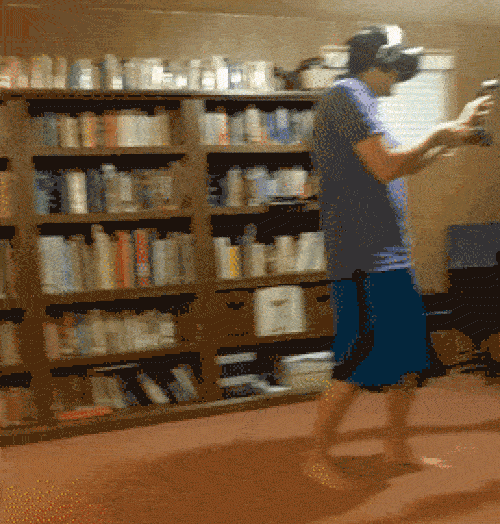 Ảnh động: Đeo kính thực thế ảo, chao đảo thế giới thật - 5