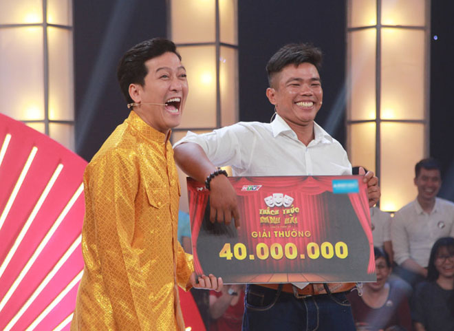 Chàng trai chạy xe ôm bán xe, bỏ người yêu đi thi hài - 2