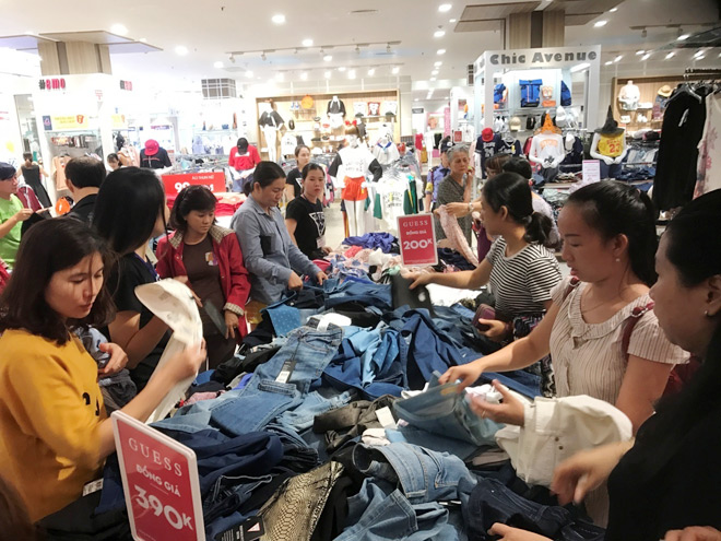 Cơn bão hàng hiệu khuấy động Aeon Long Biên - 3