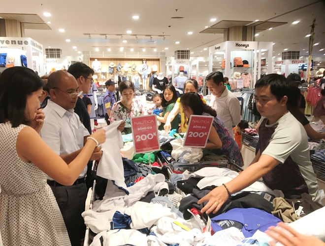 Cơn bão hàng hiệu khuấy động Aeon Long Biên - 4