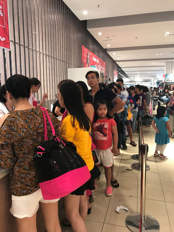 Cơn bão hàng hiệu khuấy động Aeon Long Biên - 6