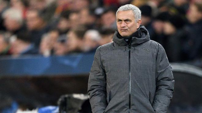 MU thất bại đau đớn, Mourinho trách học trò toàn &#34;chân gỗ&#34; - 2