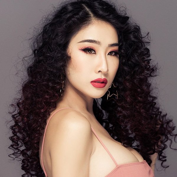 DJ Oxy: "Tôi chăm sóc vòng 1 từ thuở 16" - 2