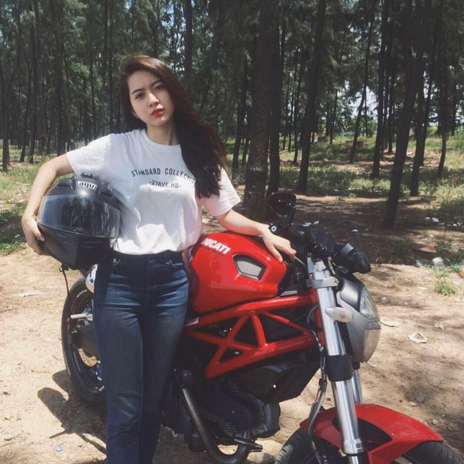 Minh Phương (sinh năm 1992, Nghệ An) là cô gái Việt mới đây nhất được một tờ báo Thái Lan khen ngợi vì quá cá tính và xinh đẹp. 