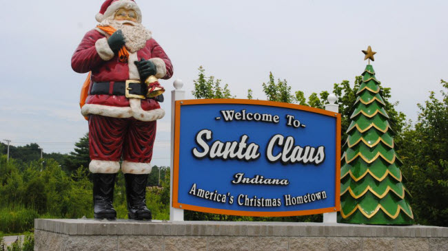 Santa Claus, Indiana, Mỹ: Không khí Giáng sinh tràn ngập quanh năm tại thị trấn 3.000 cư dân này. Thị trấn này mỗi năm nhận hàng nghìn bức thư từ trẻ em trên khắp thế giới.