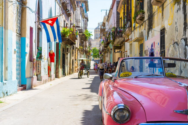 Kết quả hình ảnh cho Bá» sưu táºp oto Cá» bon bon trên ÄÆ°á»ng phá» Cuba
