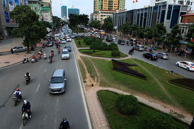 Ngắm con đường đẹp nhất Việt Nam trước ngày bị xén thảm cỏ - 1