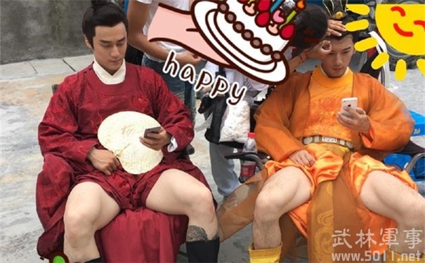 Cười sặc cách chống nóng "vô đối" trên trường quay của sao Hoa ngữ - 2