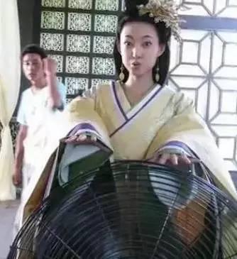 Cười sặc cách chống nóng "vô đối" trên trường quay của sao Hoa ngữ - 10