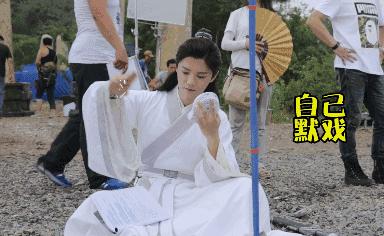 Cười sặc cách chống nóng "vô đối" trên trường quay của sao Hoa ngữ - 3