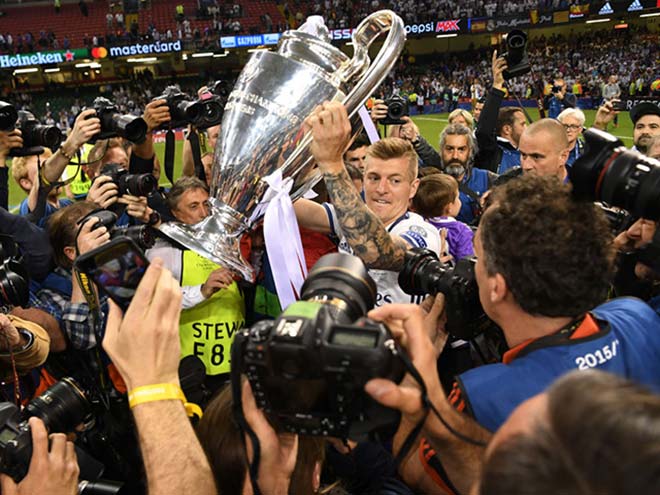 Tin HOT bóng đá tối 26/11: Kroos đối địch nhà báo fan Arsenal - 1