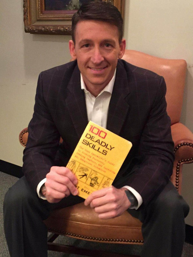 Cựu đặc nhiệm SEAL hướng dẫn cách đối phó khi bị chó tấn công - 1