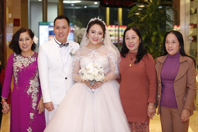 Tiệc cưới sang trọng của Nhật Thủy và chồng đại gia hơn 14 tuổi - 2