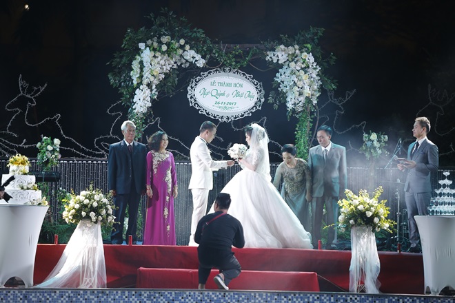 Tiệc cưới sang trọng của Nhật Thủy và chồng đại gia hơn 14 tuổi - 9