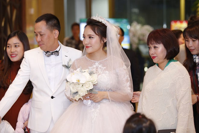 Tiệc cưới sang trọng của Nhật Thủy và chồng đại gia hơn 14 tuổi - 1