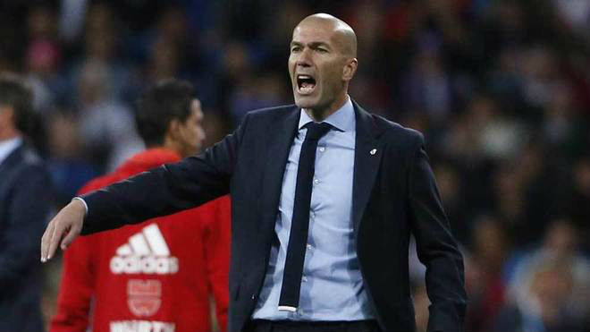 Real thắng nhờ trọng tài: Zidane vẫn tự hào, “úm” Barca sảy chân - 4