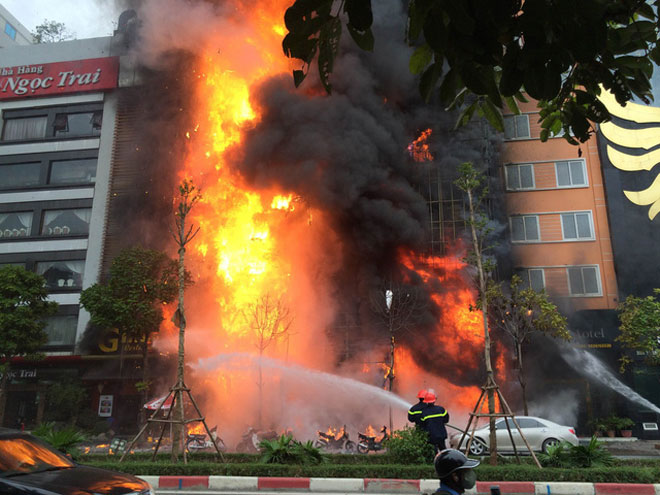 Tin mới nhất vụ cháy quán karaoke làm 13 người chết ở Hà Nội - 1