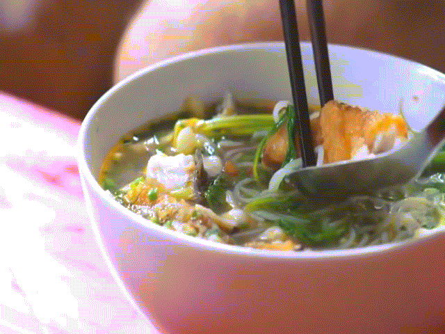 Tour ẩm thực đường phố Hà Nội xuất hiện ấn tượng trên báo Mỹ