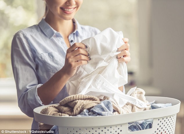 Rửa bát, gấp quần áo giúp phụ nữ sống lâu hơn - 1