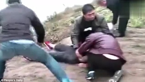 TQ: Chê con dâu tương lai quá xấu, mẹ chồng nhảy sông tự tử - 2