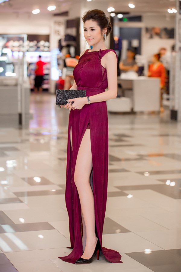 Đầm xẻ vô tận: Vũ khí quyến rũ của &#34;bạn gái Noo Phước Thịnh&#34; - 6