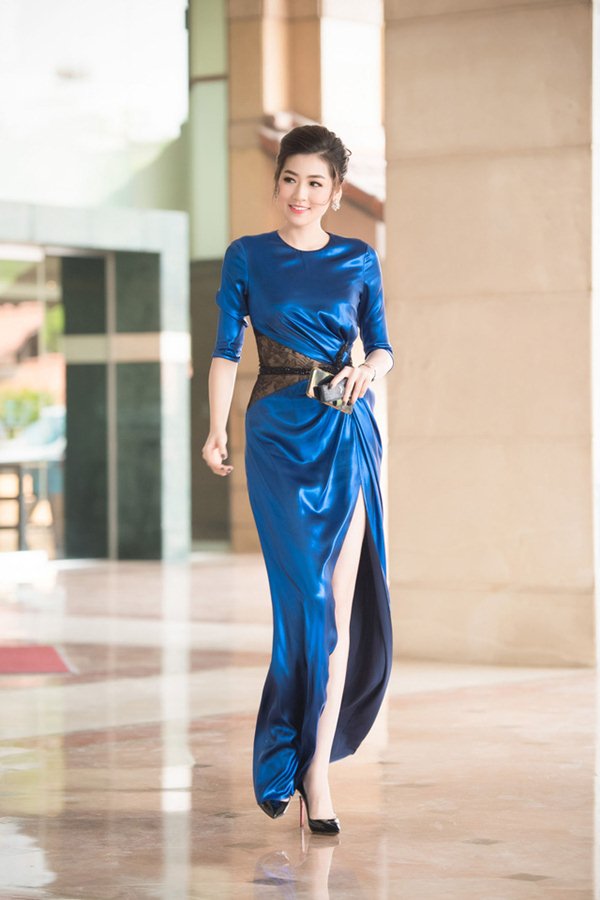 Đầm xẻ vô tận: Vũ khí quyến rũ của &#34;bạn gái Noo Phước Thịnh&#34; - 7