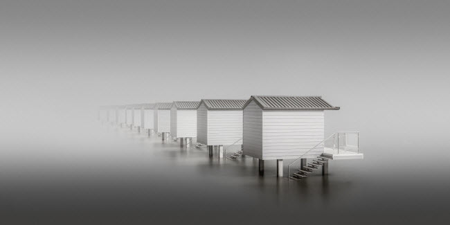 Những ngôi nhà nhỏ nằm dọc bãi biển ở Essex, Anh. Ảnh: Darren Moore