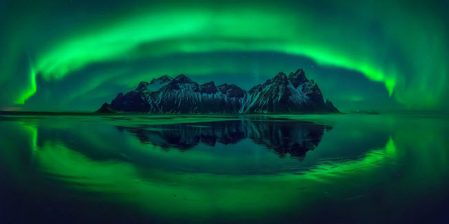 Ánh sáng bắc cực quang huyền ảo ở Iceland. Ảnh: Wojciech Kruczynski