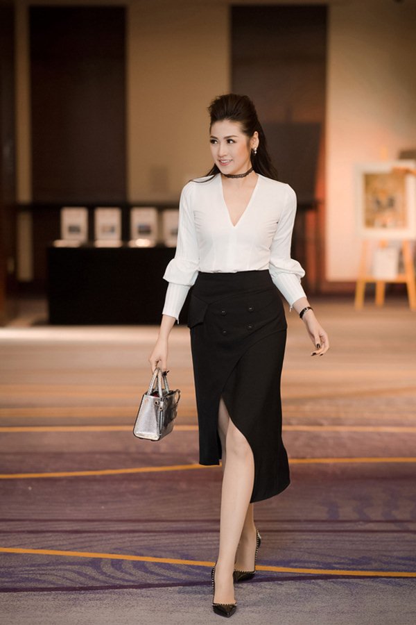 Váy trong suốt của MC Quỳnh Chi gây chú ý trong tuần - 7