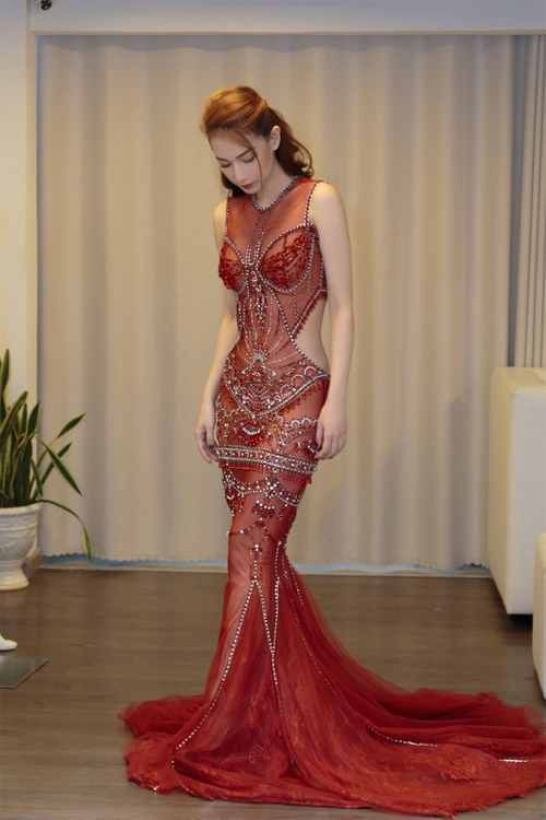 Váy trong suốt của MC Quỳnh Chi gây chú ý trong tuần - 5