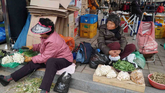 Lạc vào chợ "cổ" toàn... người già ở xứ sở Kim Chi - 2