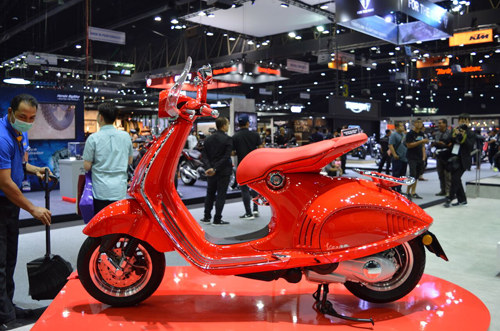 Vespa 946 RED và Primavera Touring Edition đẹp lộng lẫy - 7