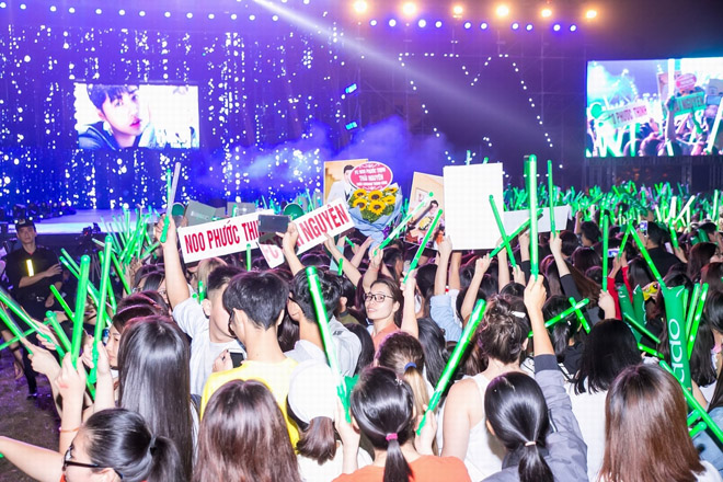 Nhiều fan ngất xỉu trong đêm nhạc của Noo Phước Thịnh - 1