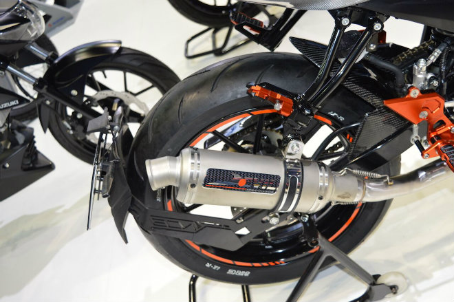 Suzuki GSX-S150 độ áo sợi carbon đẹp cuốn hút - 9