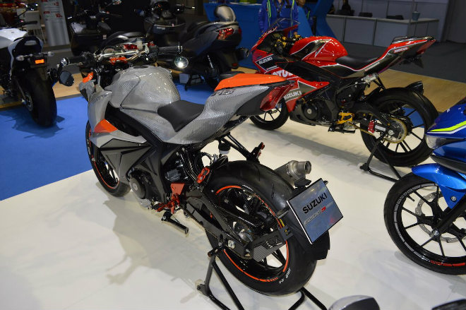 Suzuki GSX-S150 độ áo sợi carbon đẹp cuốn hút - 5