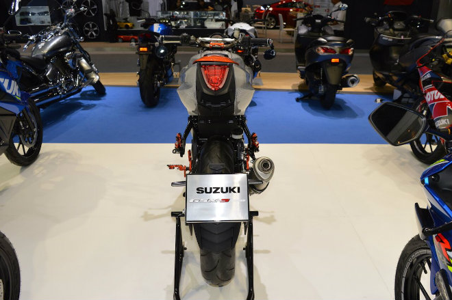 Suzuki GSX-S150 độ áo sợi carbon đẹp cuốn hút - 7