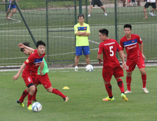 U23 Việt Nam: Công Phượng lừa bóng như Messi, &#34;đùa giỡn&#34; Xuân Trường - 9