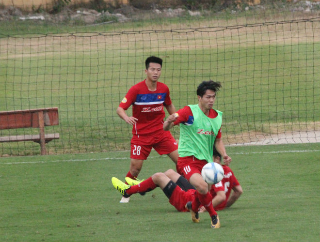 U23 Việt Nam: Công Phượng lừa bóng như Messi, &#34;đùa giỡn&#34; Xuân Trường - 7