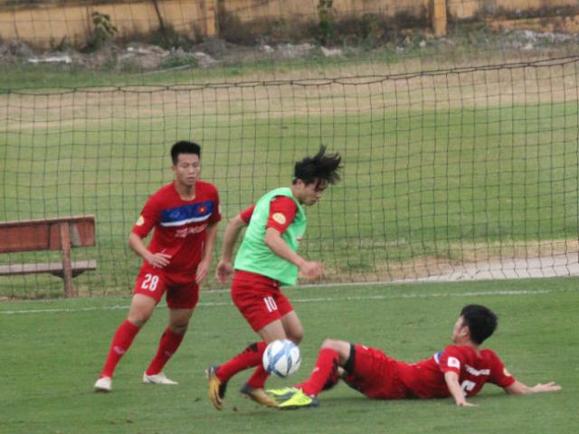U23 Việt Nam: HLV Park Hang-Seo dạy Công Phượng, Văn Toàn “làm xiếc” với bóng