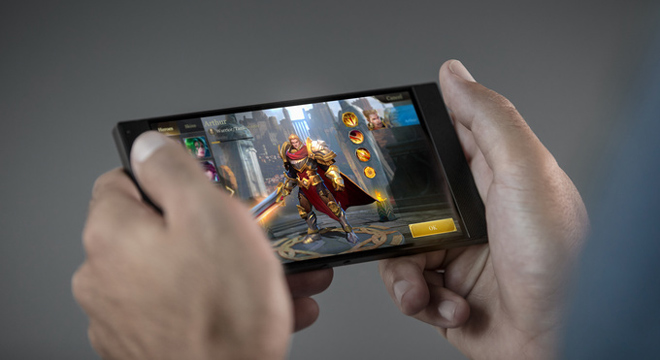 Video mở hộp smartphone chơi game Razer Phone - 1