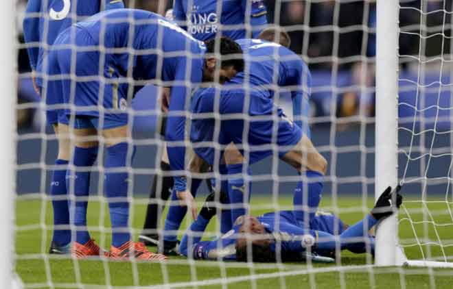 Leicester - Burnley: Lao vào cột vì bàn thắng - 1