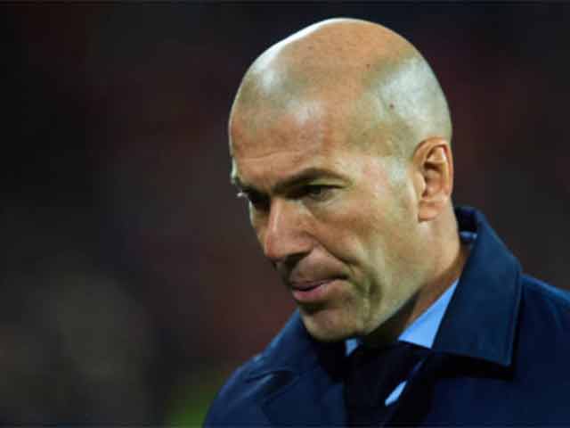 Real sa sút, Ronaldo tịt ngòi: Zidane có ”sống sót” hết năm 2017?