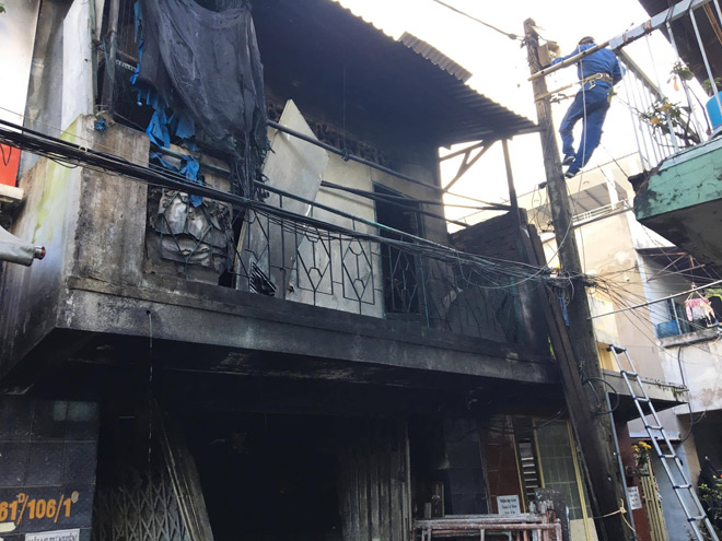 Vụ cháy 3 người chết ở SG: Chồng nhiều lần lao vào “biển lửa” cố cứu vợ và 2 con - 1