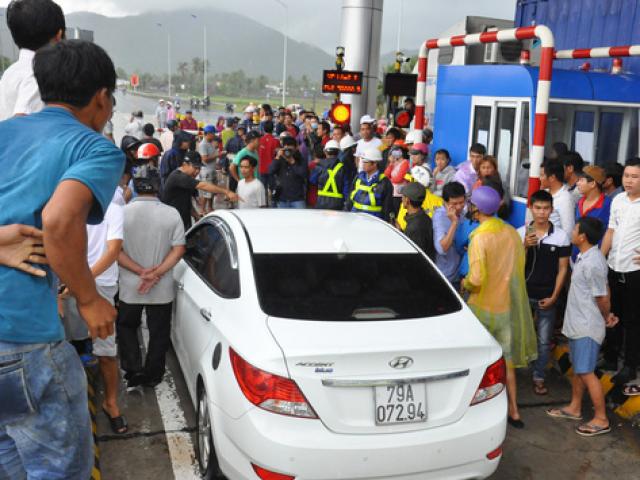 Khánh Hòa: Liên tục kẹt xe do... tiền lẻ, BOT Ninh An xả trạm